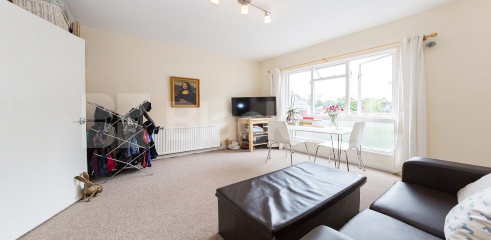 Stunning  Apartment Sulgrave Road, Shepherds Bush, Shepherds Bush